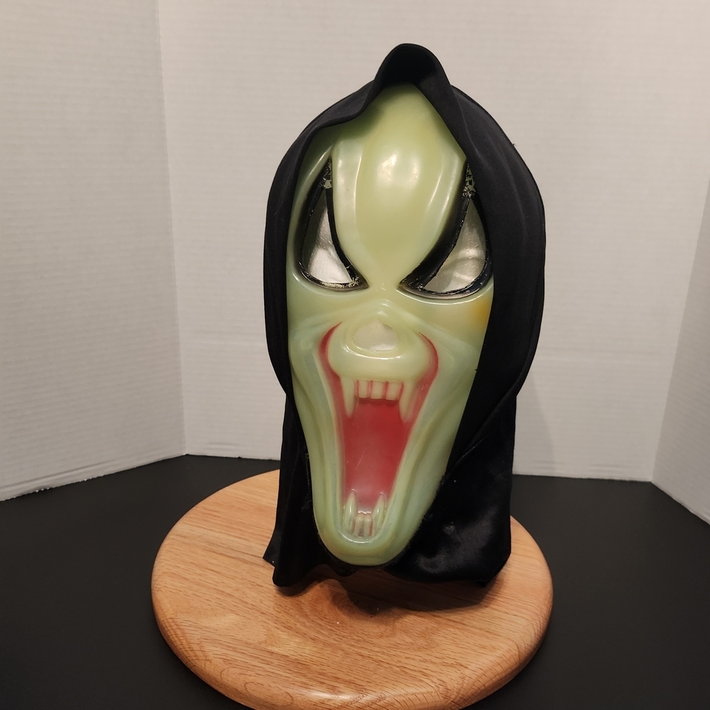 Spooky Green Demon Scream Vampire Mask with Black Hood Glow - Picture 7 of 10